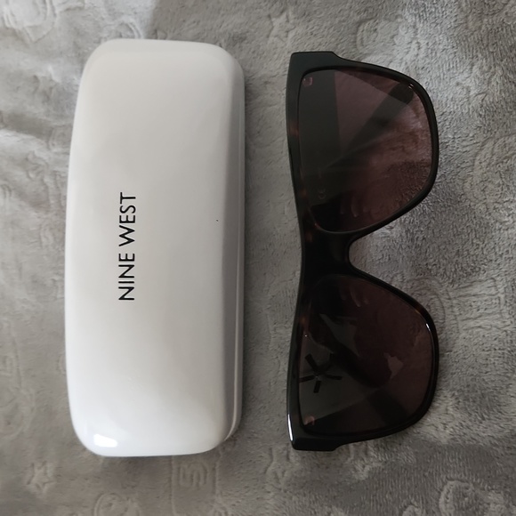 Nine West Unisex Sunglasses brown with hard case - Picture 1 of 8